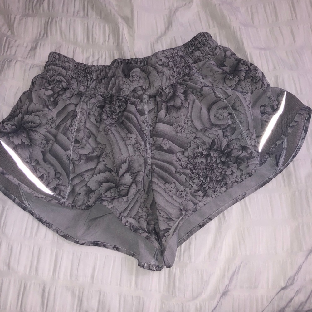 COPY - LULU LEMON SHORTS (size 6, fit like a 2)